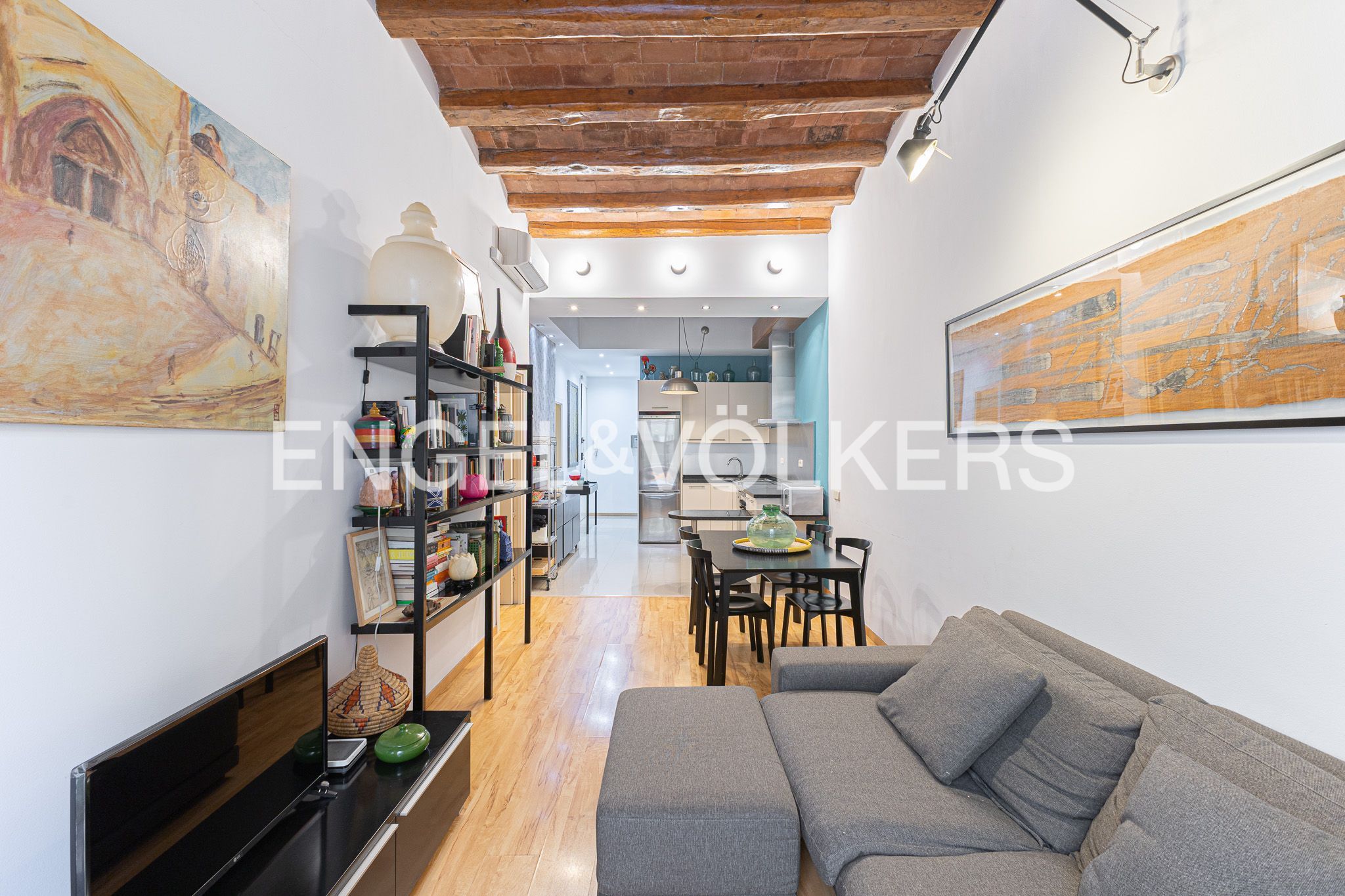 Exterior view of Apartment for sale in  Barcelona Capital  with Air Conditioner, Heating and Parquet flooring