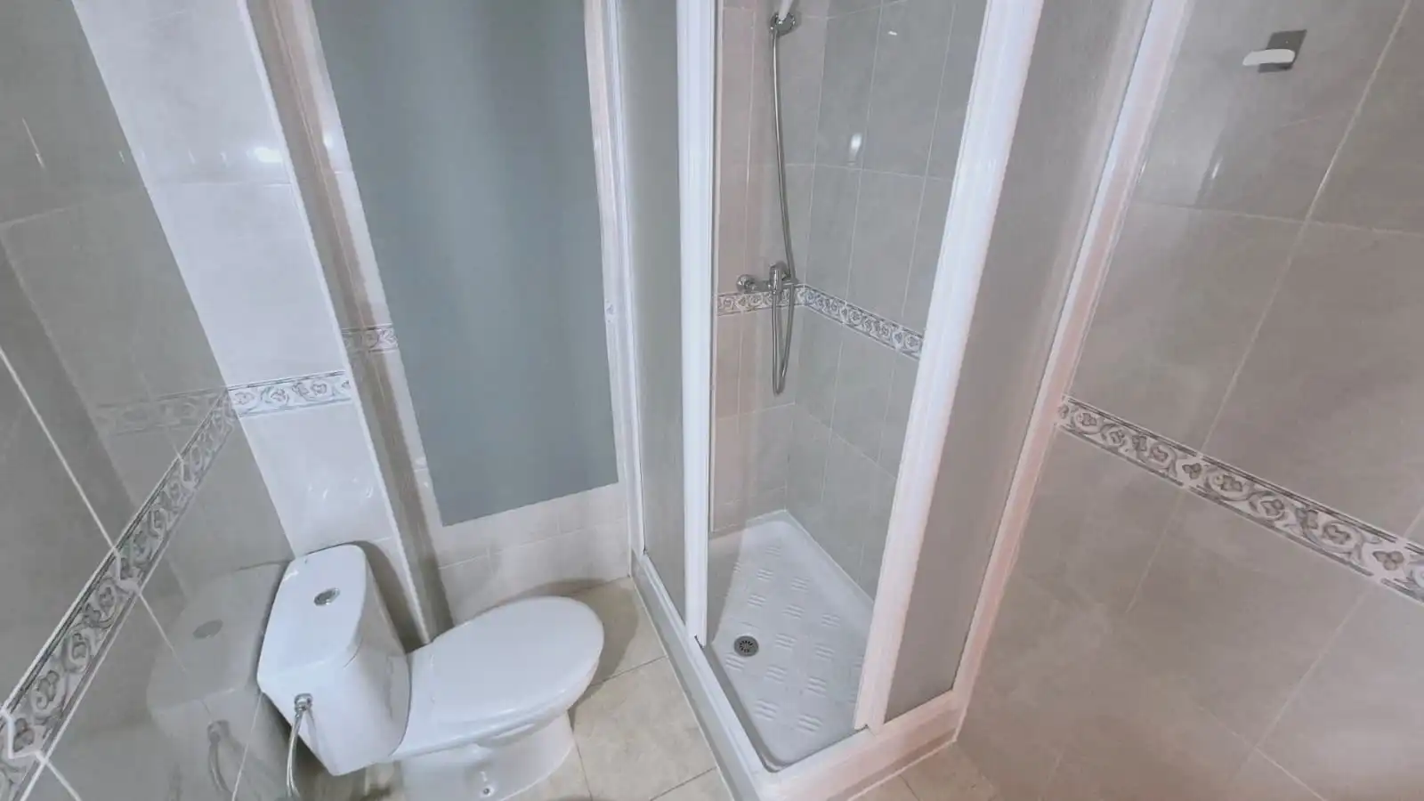 Bathroom of Flat for sale in Sevilla  with Terrace