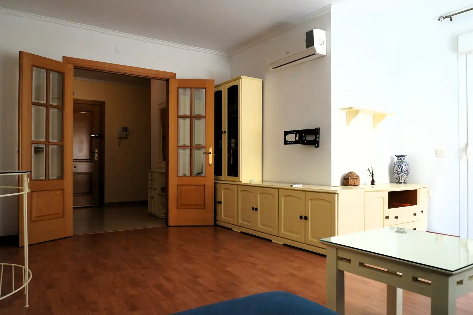 Sala d'estar de Pis en venda en Roquetas de Mar amb Aire condicionat, Terrassa i Moblat