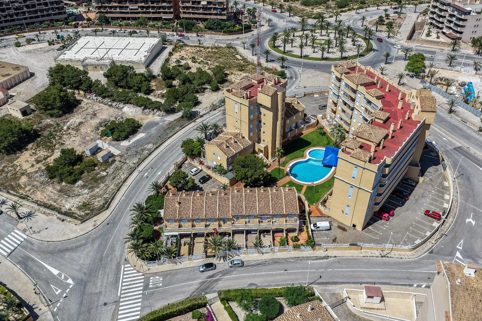 Vista exterior de Casa o xalet en venda en Elche / Elx amb Piscina comunitària