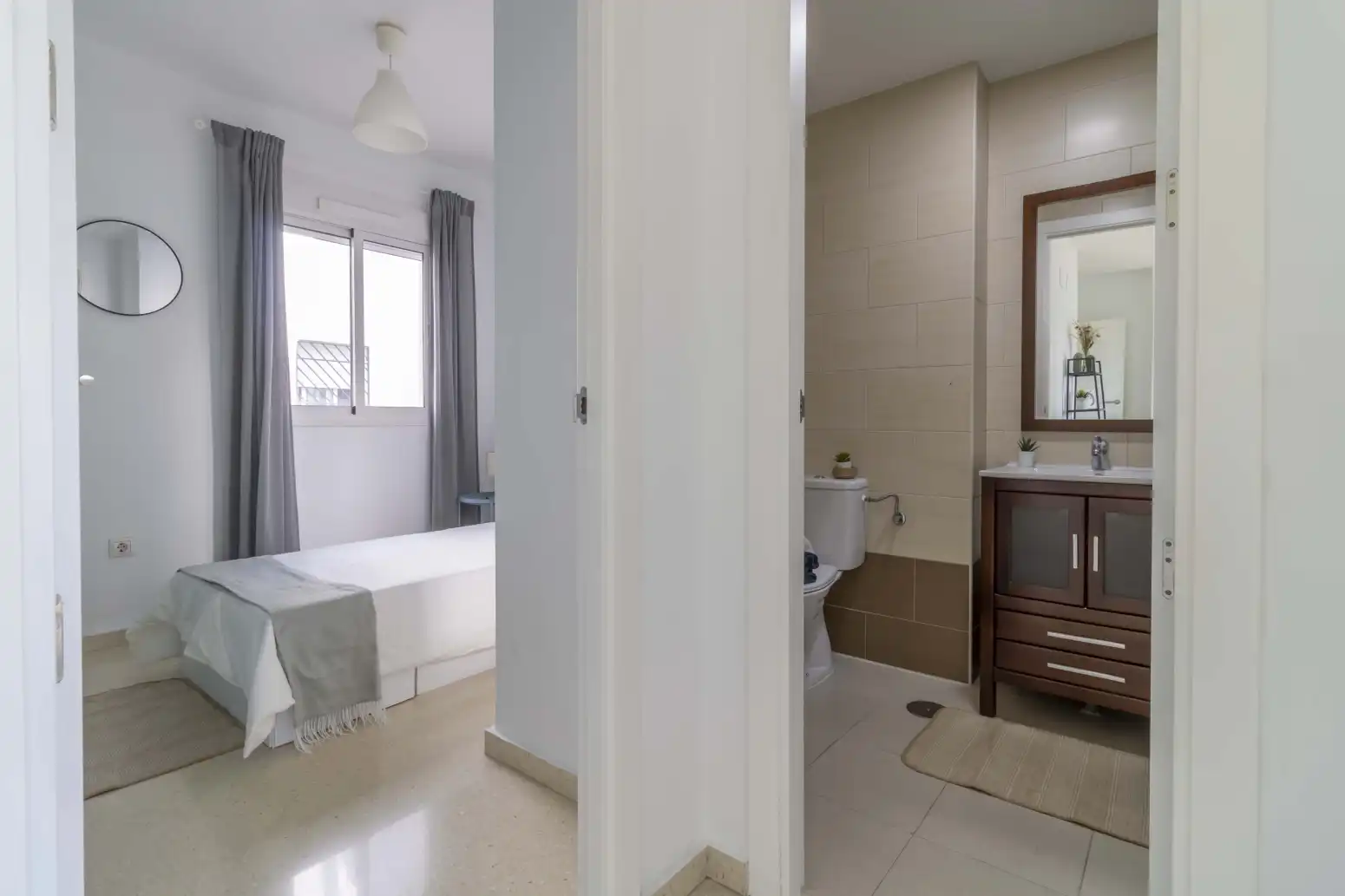 Badezimmer von Wohnung zum Verkauf in Sevilla mit Klimaanlage und Abstellraum
