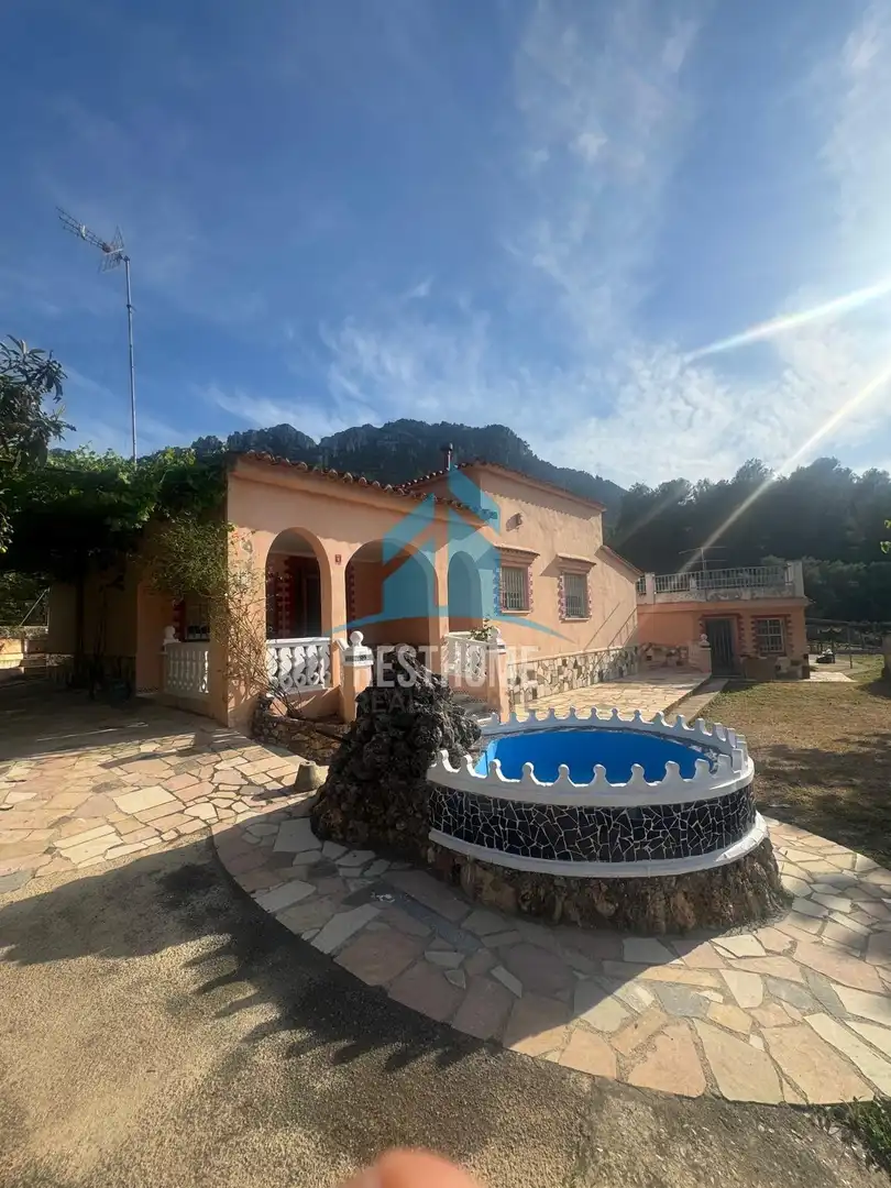 Vista exterior de Casa o xalet en venda en Quatretonda amb Aire condicionat, Jardí privat i Terrassa