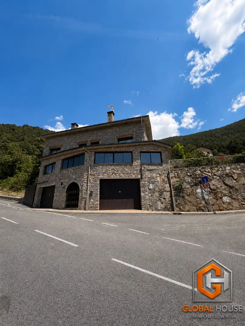 Vista exterior de Casa o chalet en venta en Sant Julià de Lòria con Calefacción, Jardín privado y Terraza