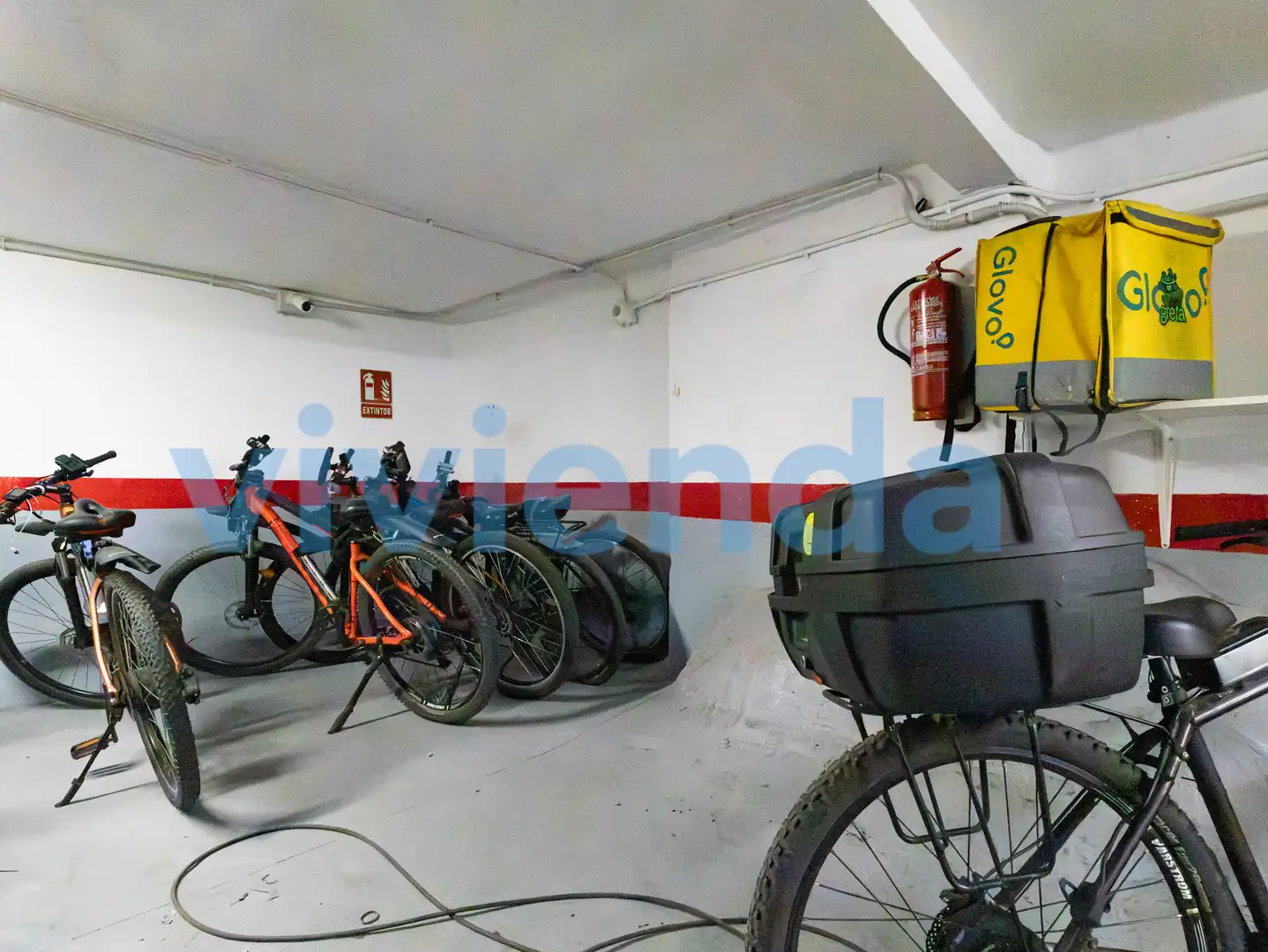 Aparcament de Local en venda en Madrid