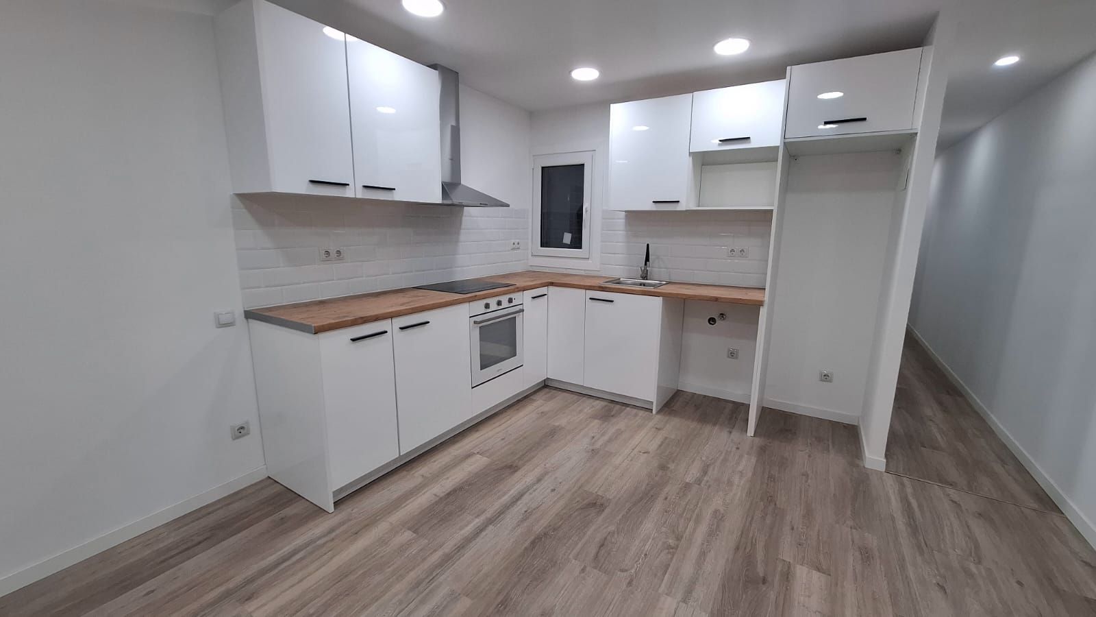 Cuina de Pis en venda en Santa Coloma de Gramenet amb Parquet i Terrassa