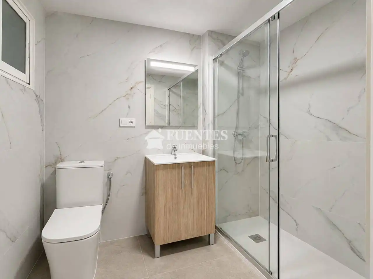 Baño de Piso en venta en Alicante / Alacant con Trastero y Alarma