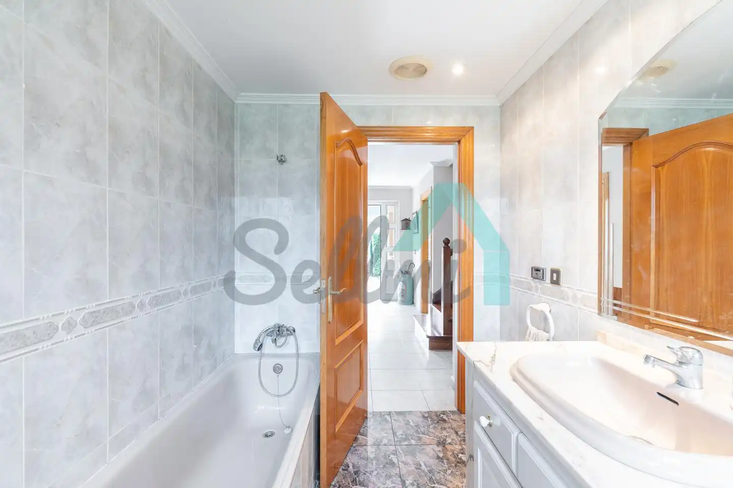 Baño de Casa adosada en venta en El Franco  con Calefacción, Jardín privado y Parquet