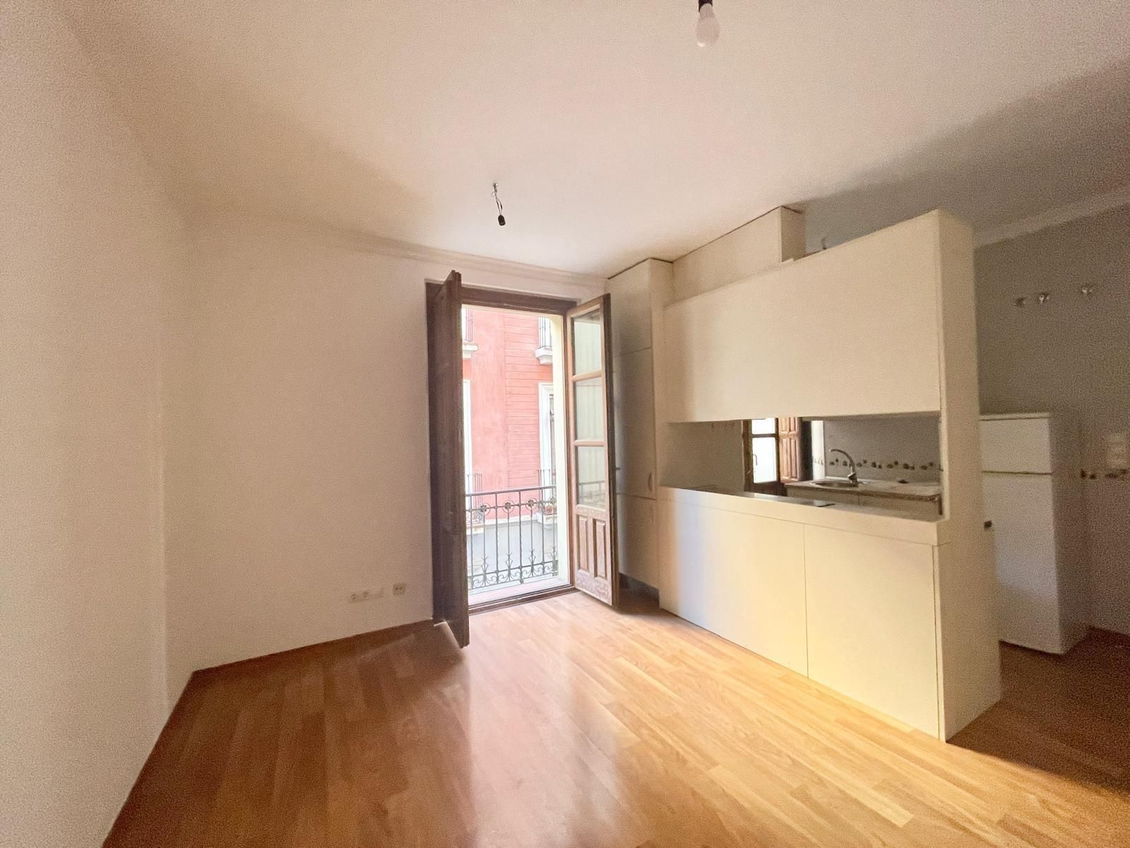 Cuina de Apartament de lloguer en  Granada Capital amb Terrassa i Balcó