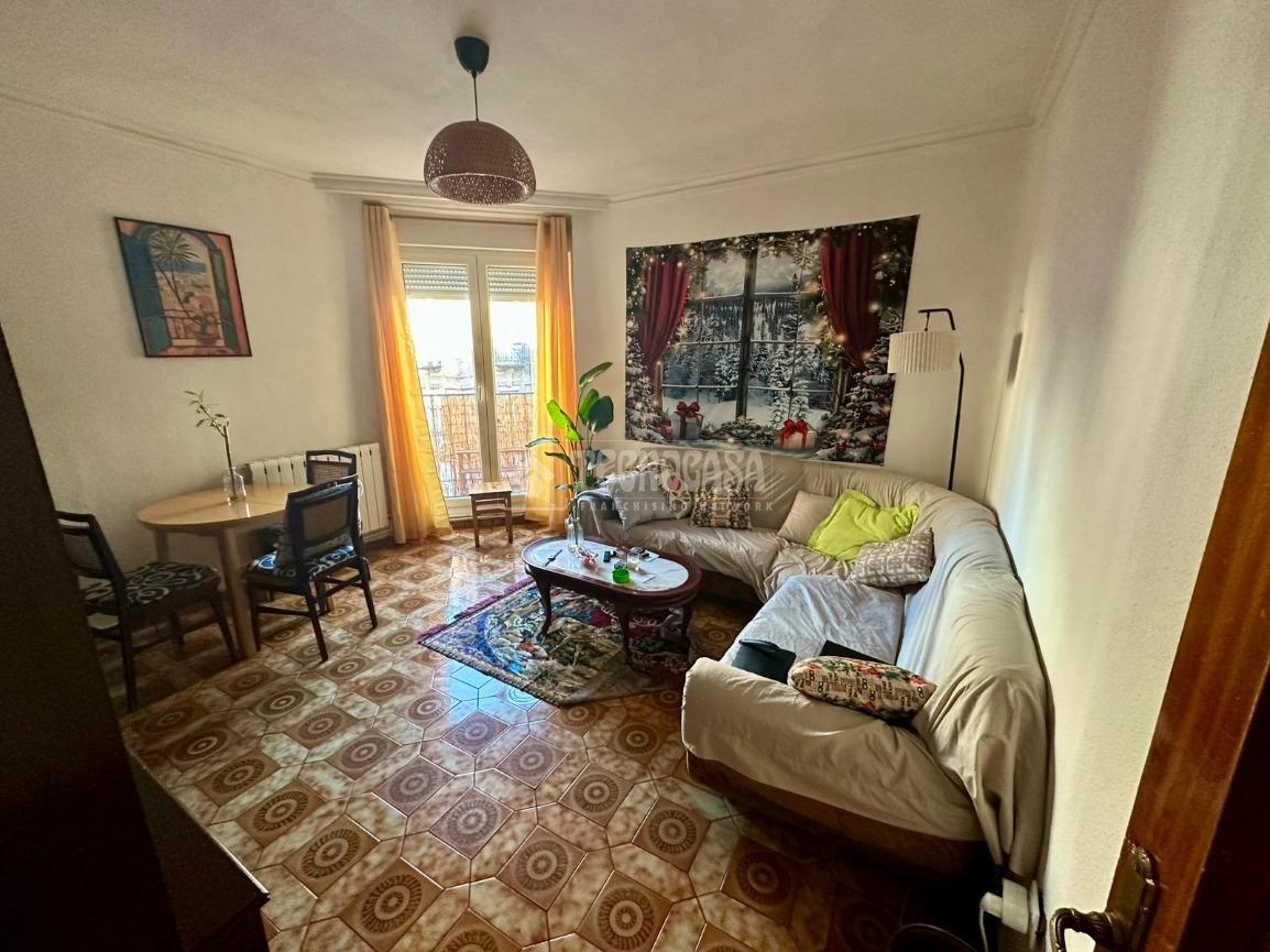 Sala d'estar de Pis en venda en  Madrid Capital amb Moblat i Balcó