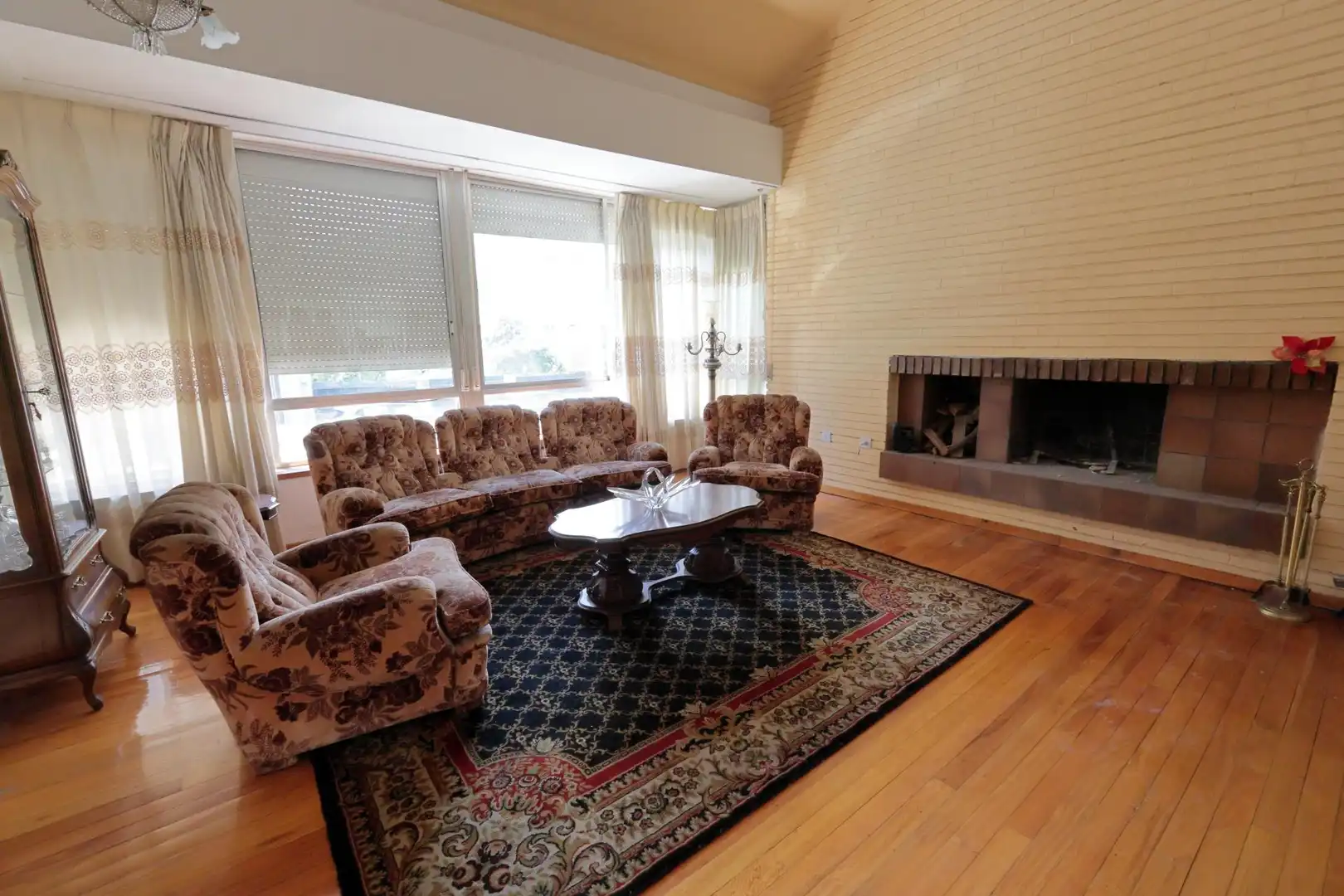 Sala de estar de Casa adosada en venta en O Barco de Valdeorras   con Calefacción, Piscina y Balcón