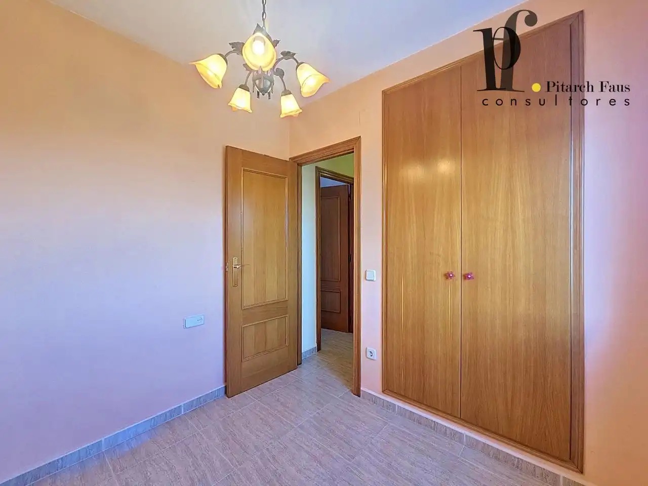 Habitación de Casa o chalet en venta en La Pobla de Vallbona con Aire acondicionado, Calefacción y Jardín privado
