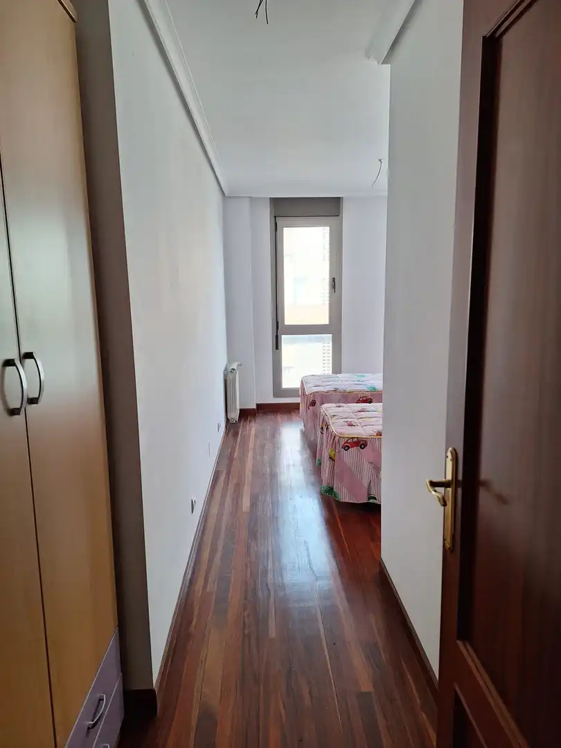Schlafzimmer von Wohnung zur Miete in Santander