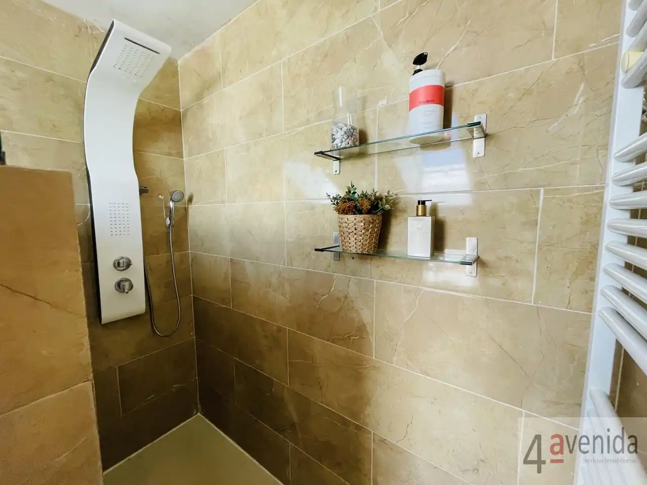 Bathroom of Houses for sale in Las Regueras    with Heating, Private garden and Swimming Pool