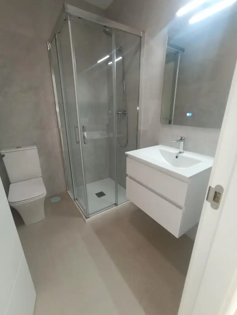 Bathroom of Flat for rent in Sevilla  with Air Conditioner, Terrace and Storage room