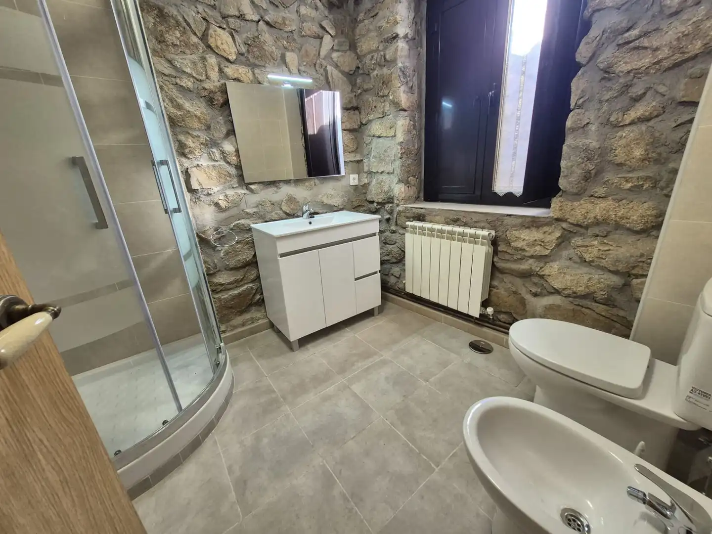 Bany de Casa o xalet de lloguer en Gemuño amb Calefacció, Jardí privat i Terrassa