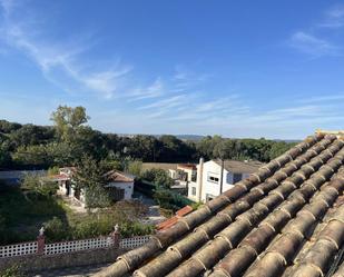 Vista exterior de Casa adosada en venda en Llagostera amb Terrassa, Traster i Piscina