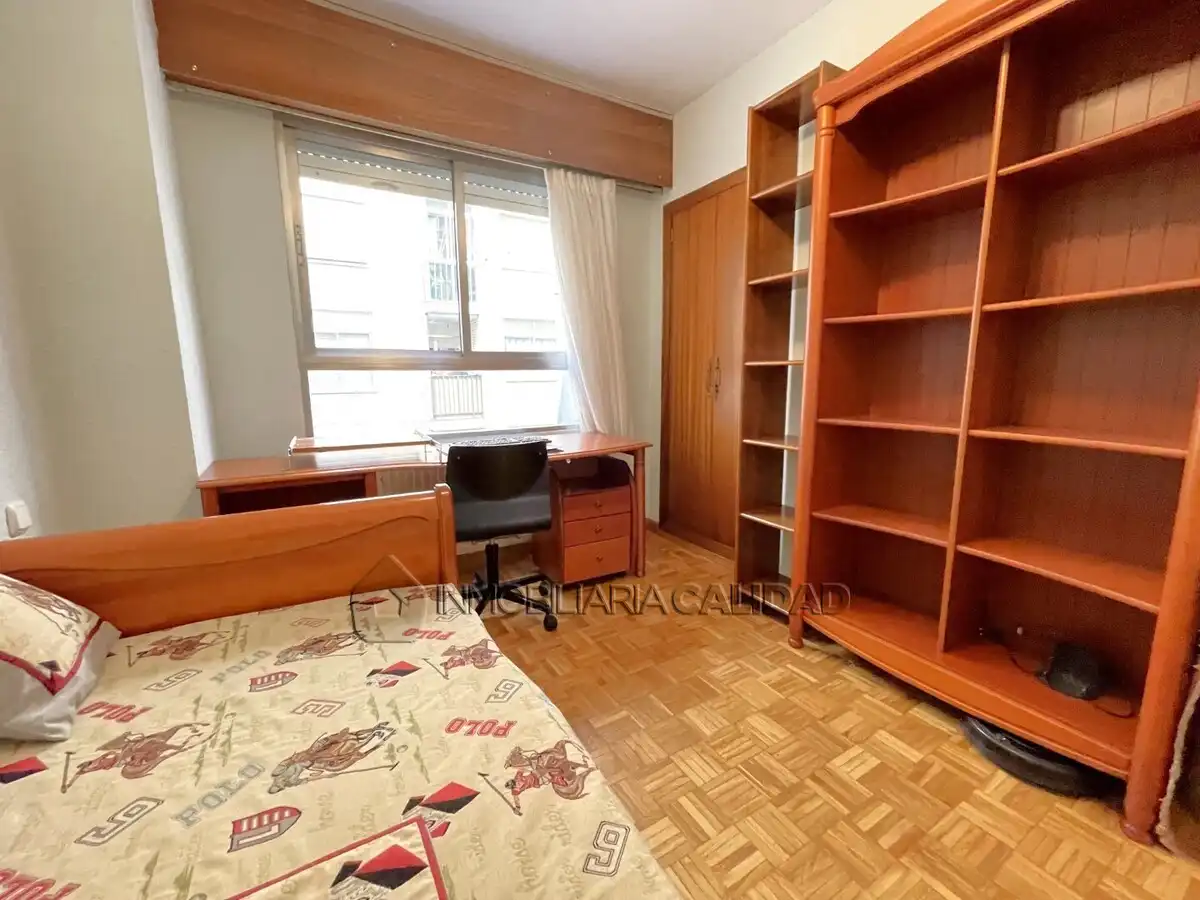 Habitación de Piso de alquiler en Burgos con Calefacción, Terraza y Amueblado