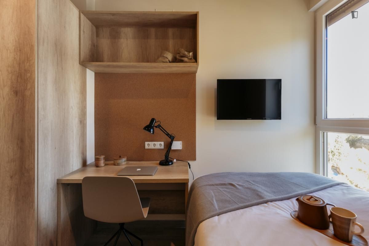 Habitación de Piso de alquiler en  Granada Capital con Aire acondicionado, Piscina y Amueblado