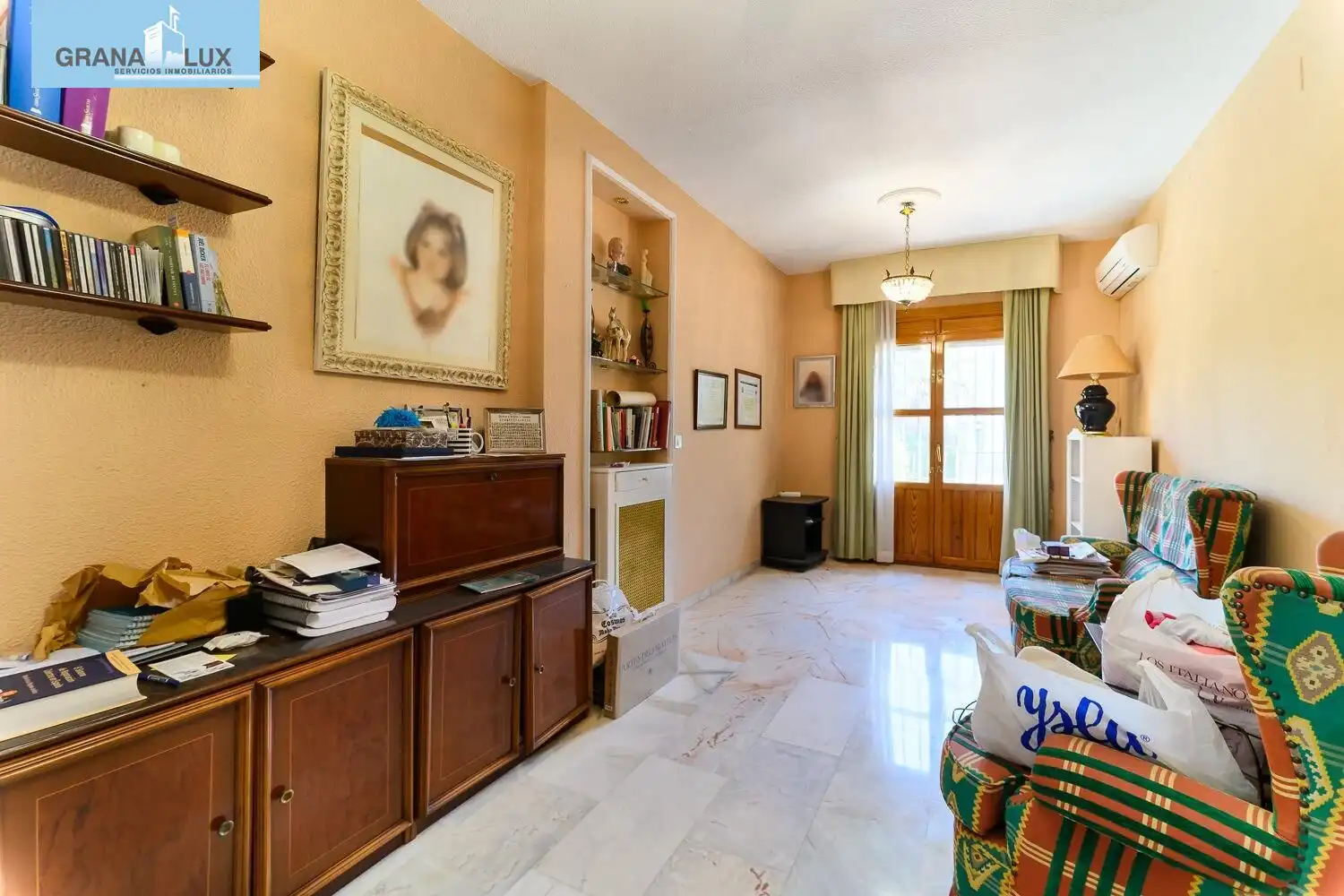 Sala d'estar de Casa o xalet en venda en Albolote amb Piscina