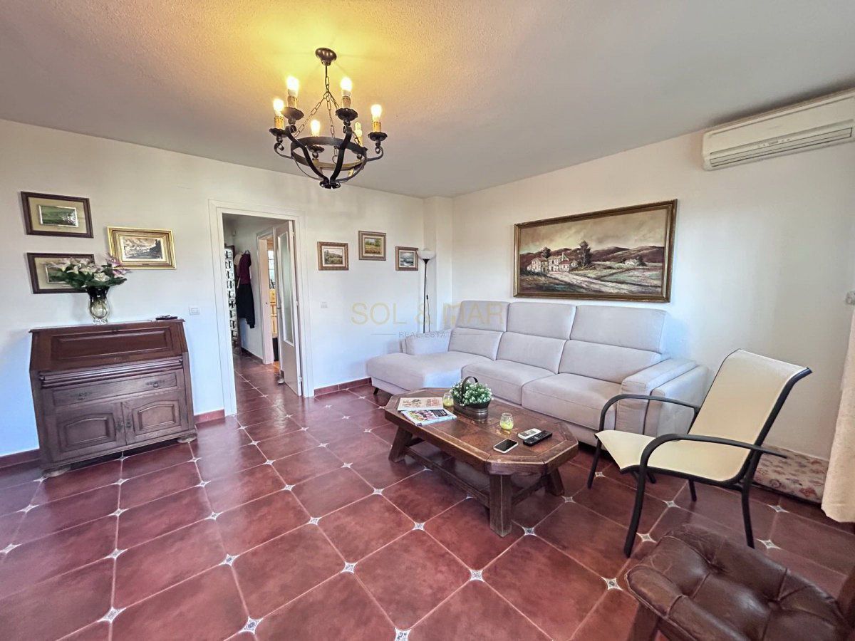 Single-family semi-detached to rent in Montemar