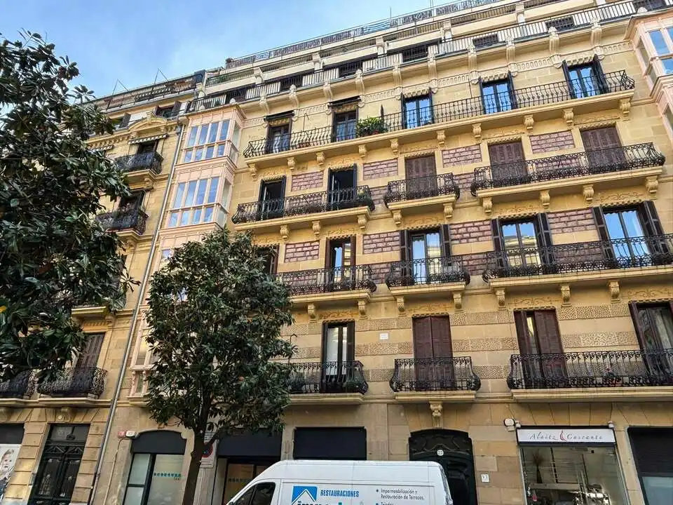 Vista exterior de Piso en venta en Donostia - San Sebastián  con Calefacción y Balcón