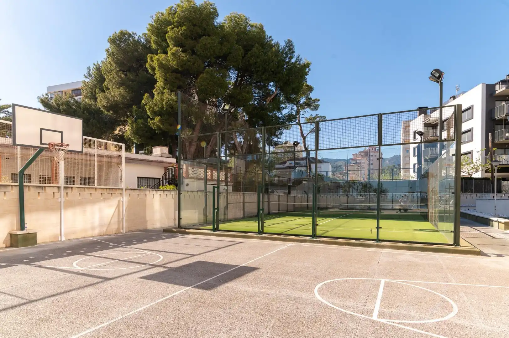 Parkplatz von Wohnungen zum Verkauf in Benicasim / Benicàssim mit Klimaanlage, Heizung und Privatgarten