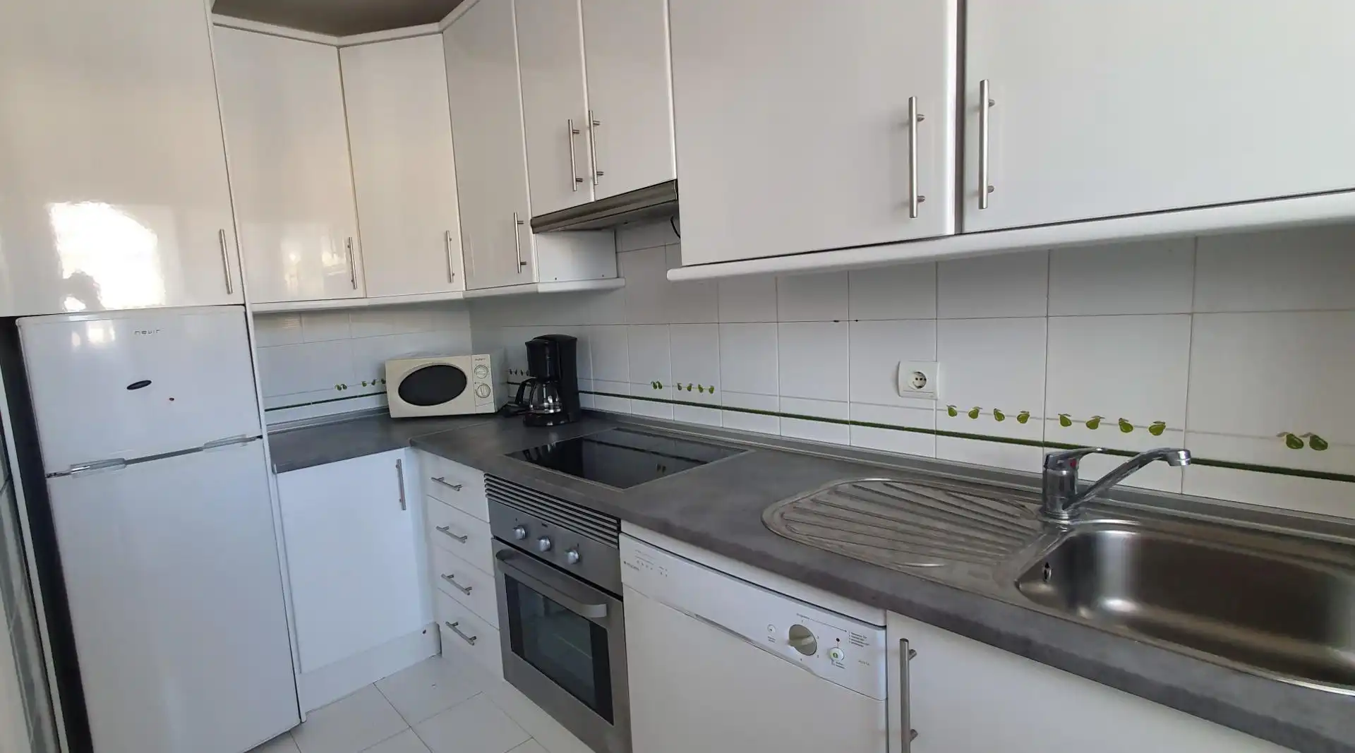 Cuina de Casa adosada en venda en Mijas amb Jardí privat, Terrassa i Traster
