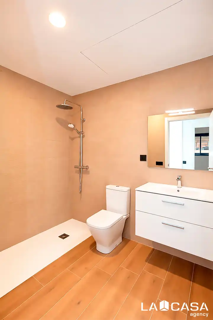 Baño de Planta baja en venta en Estruch - Eixample