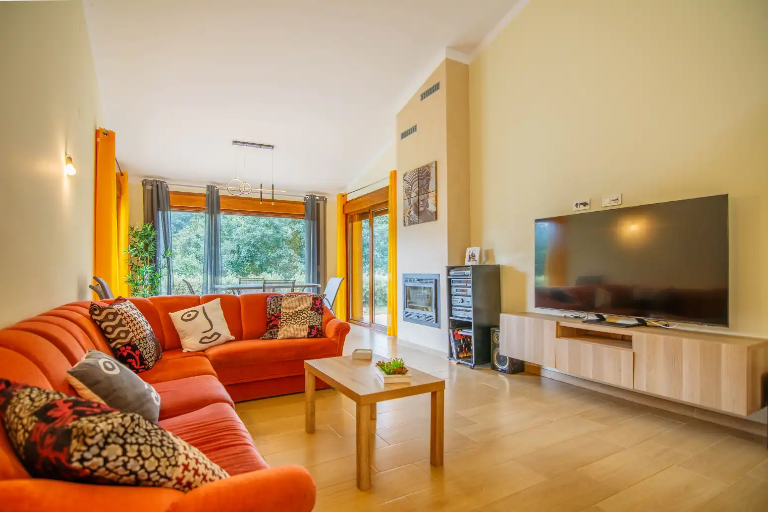 Sala d'estar de Casa o xalet en venda en Ribadesella amb Calefacció, Jardí privat i Terrassa