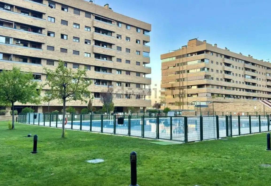 Vista exterior de Piso en venta en Seseña con Calefacción, Terraza y Piscina comunitaria