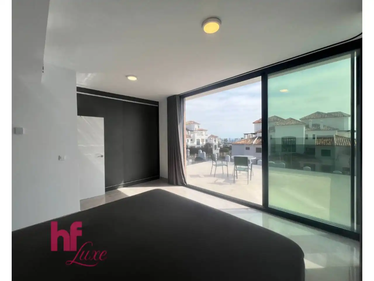 Detached house with pool for sale in Calle Londres, imagen 7