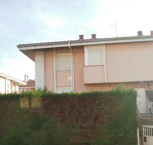 Vista exterior de Casa adosada en venta en Camargo con Jardín privado y Alarma