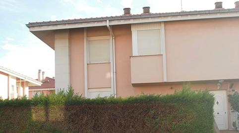 Foto 2 de Casa adosada en venda a Calle Juan Palencia, 8b, Muriedas, Cantabria