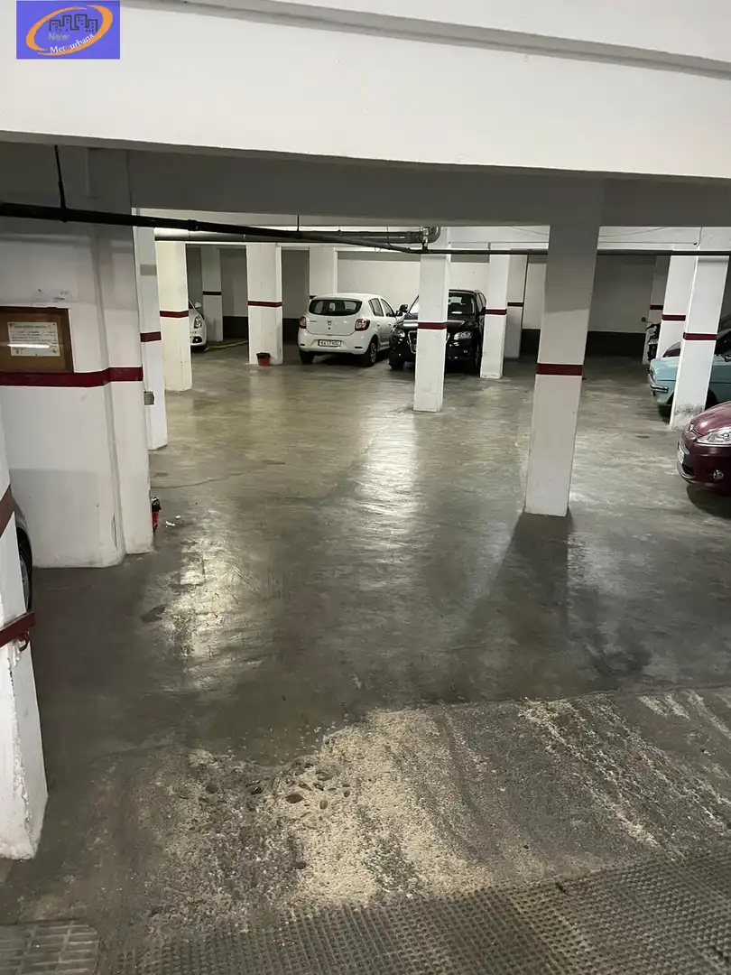 Garaje de alquiler en Calle APARICIO ALBIÑANA, 11, Barrio de Campanar