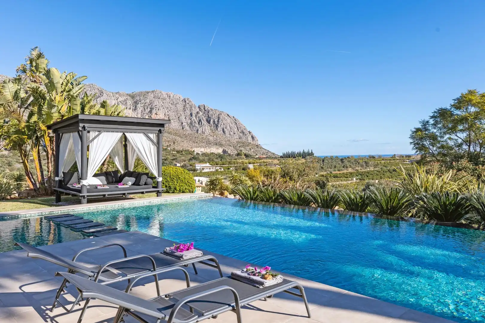 Piscina de Casa o chalet en venta en Beniarbeig con Aire acondicionado, Calefacción y Jardín privado