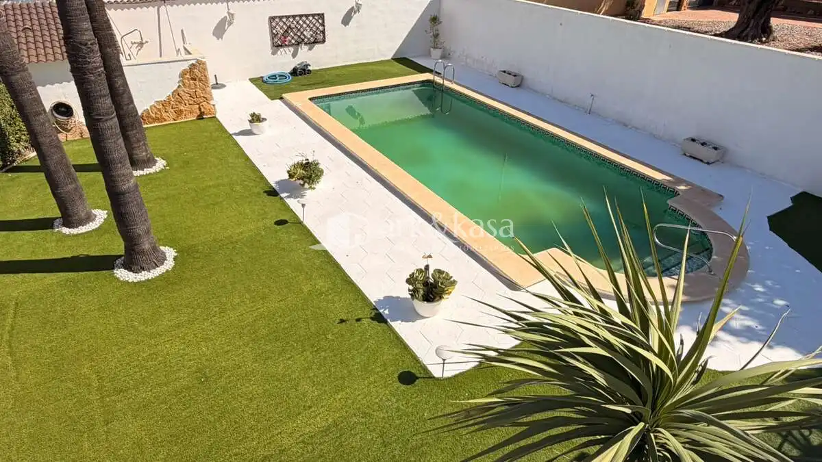 Xalet amb piscina en venda a San Antonio de Benagéber
