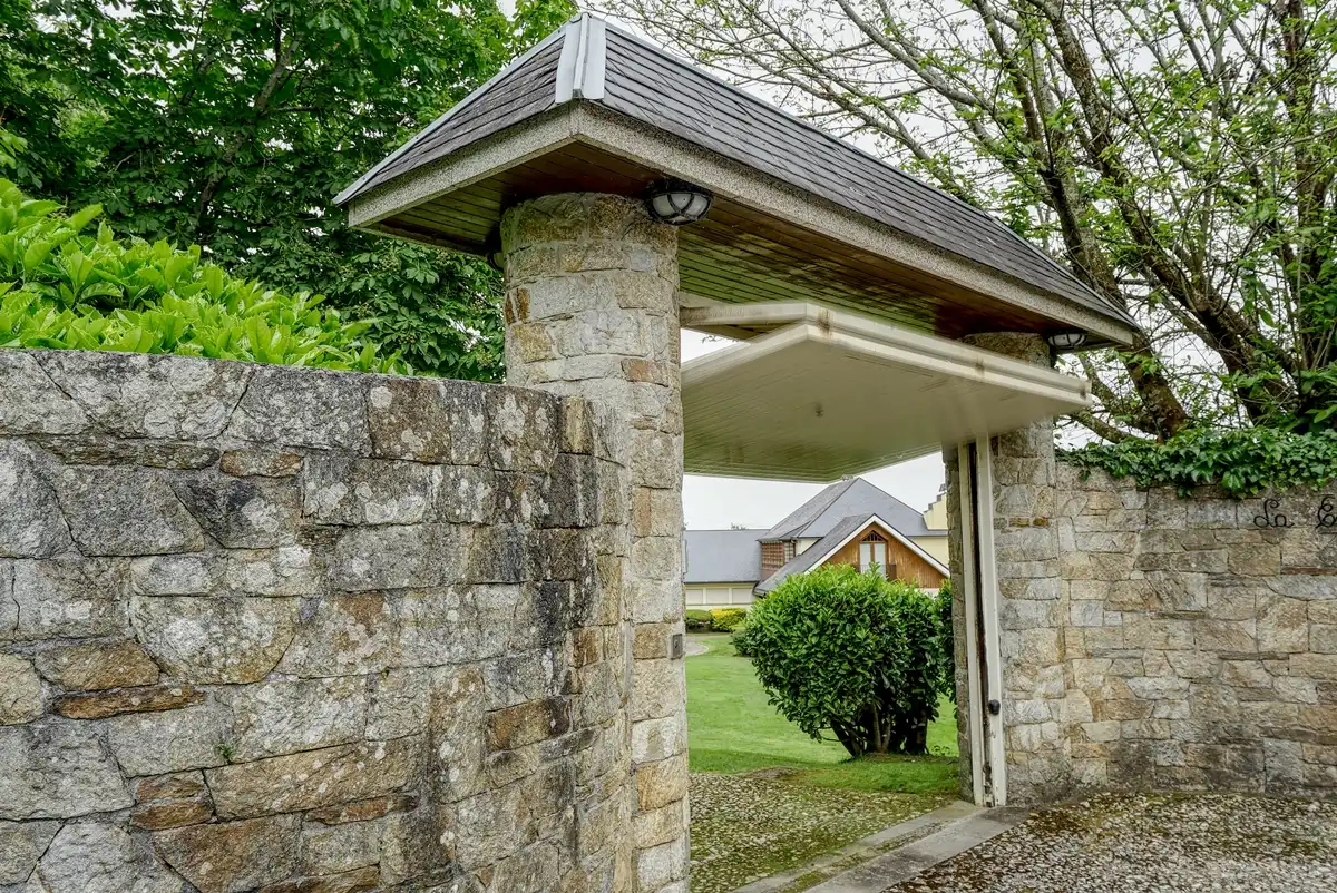 Vista exterior de Casa o xalet en venda en Sada (A Coruña) amb Calefacció, Jardí privat i Parquet