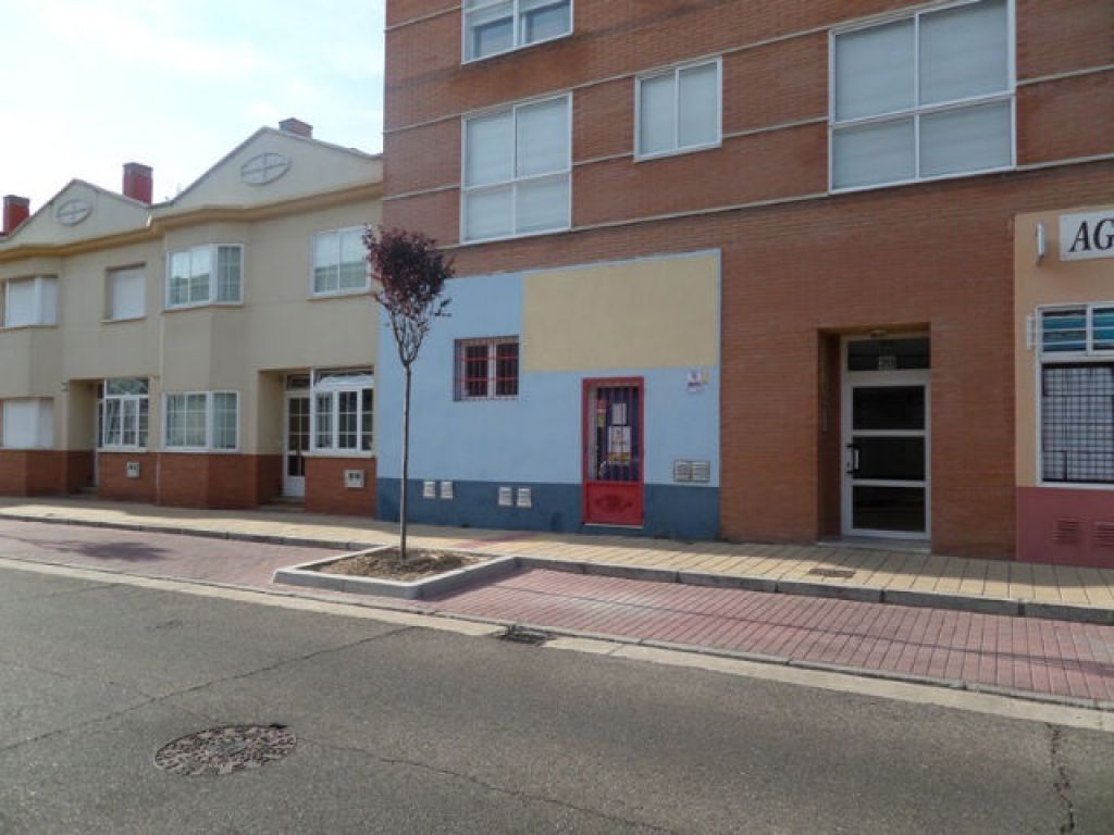 Vista exterior de Local en venda en Valladolid Capital