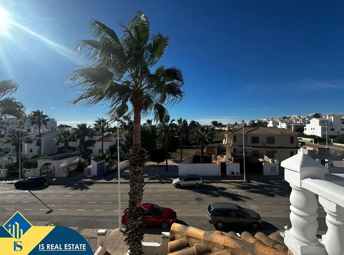 Vista exterior de Casa adosada de lloguer en Orihuela amb Aire condicionat, Calefacció i Terrassa
