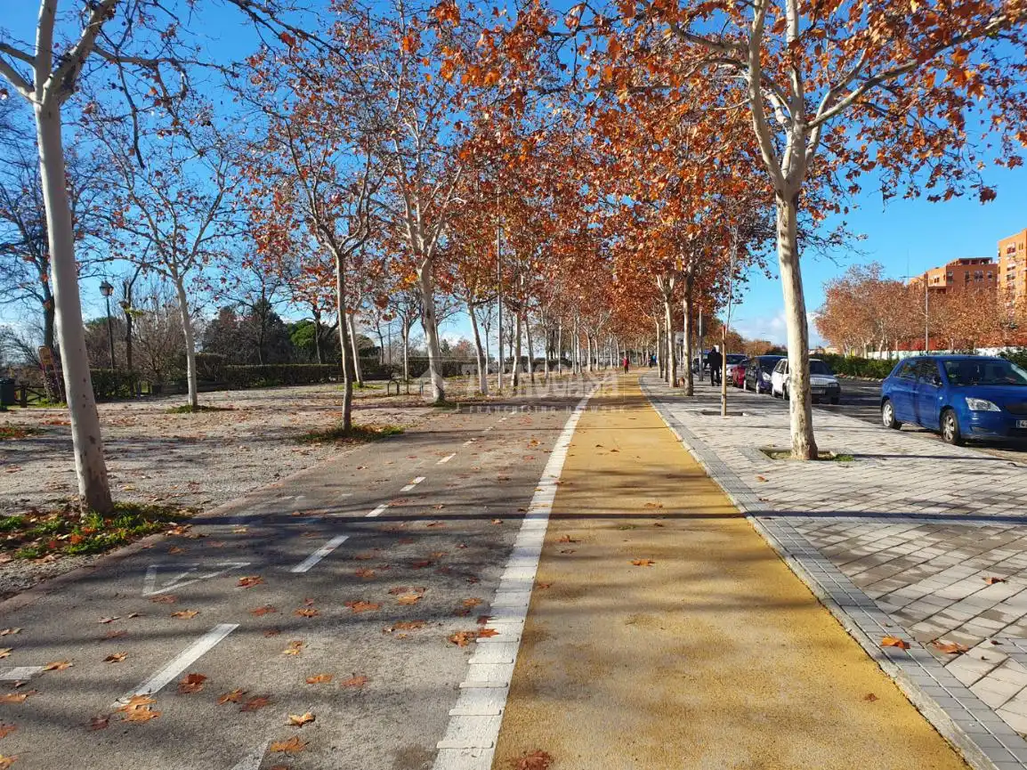 Vista exterior de Piso en venta en Madrid con Calefacción