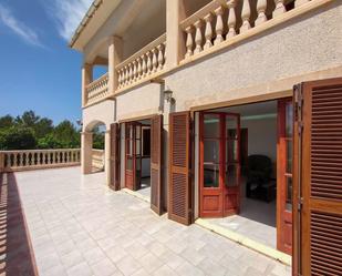 Vista exterior de Casa o xalet en venda en Manacor amb Aire condicionat, Terrassa i Balcó