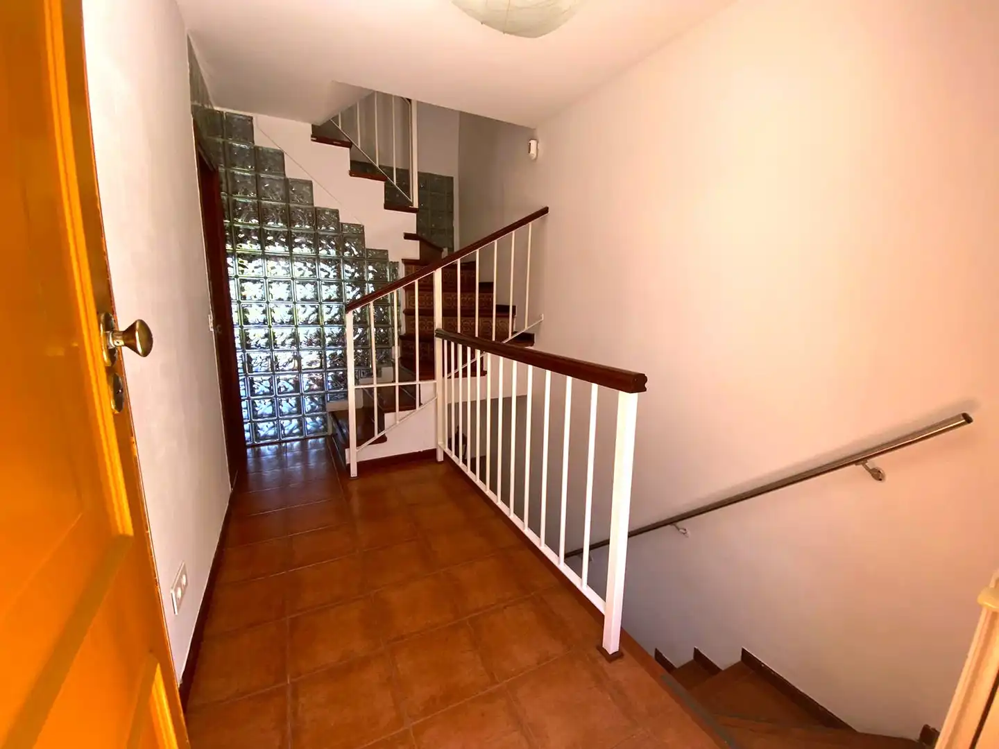 Einfamilien-Reihenhaus zum Verkauf in Castro-Urdiales mit Heizung, Privatgarten und Parkett
