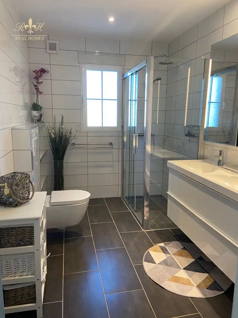 Bathroom of Detached homes for sale in L'Alfàs del Pi  with Air Conditioner, Heating and Swimming Pool