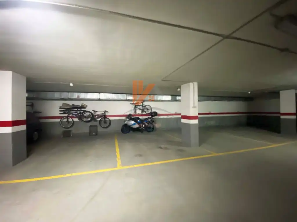 Parking of Flat for sale in Ames  with Oven