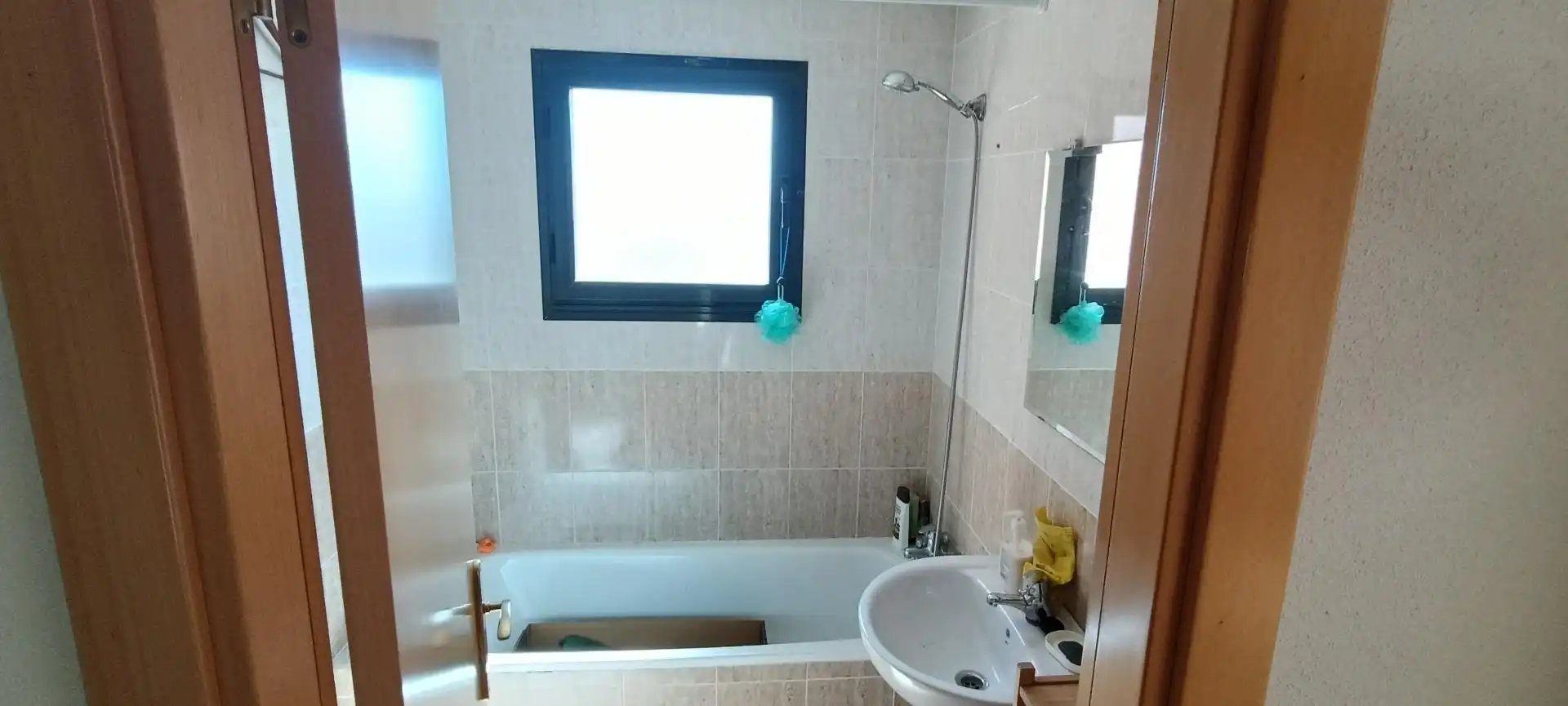 Badezimmer von Einfamilien-Reihenhaus zum Verkauf in Cogollos mit Heizung und Privatgarten