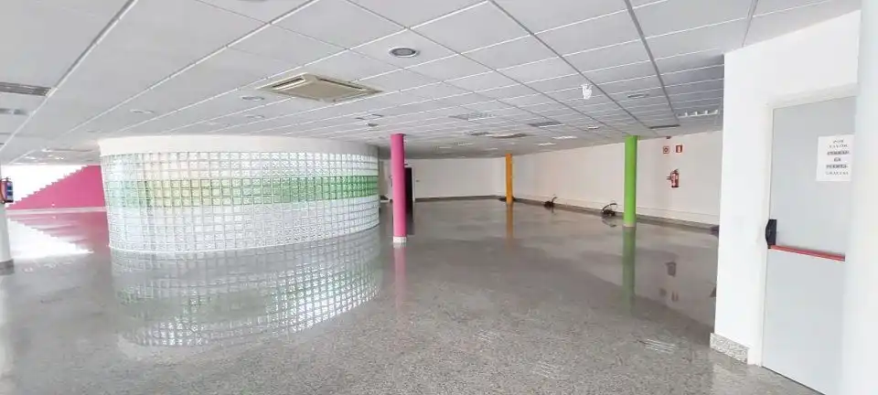 Fabrikhallen zur Miete in Camargo