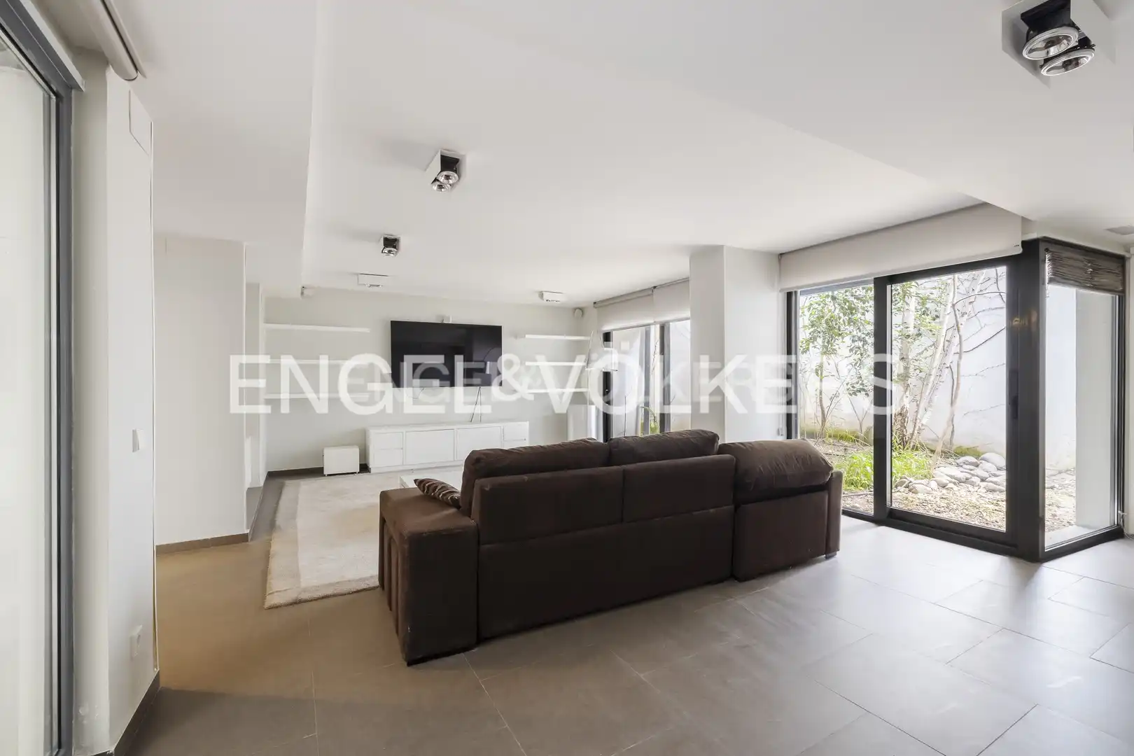 Living room of Houses for sale in Madrid  with Air Conditioner, Heating and Terrace