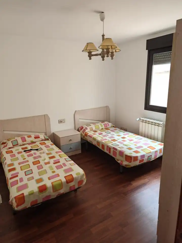 Dormitori de Casa adosada en venda en Motilleja amb Calefacció, Terrassa i Moblat