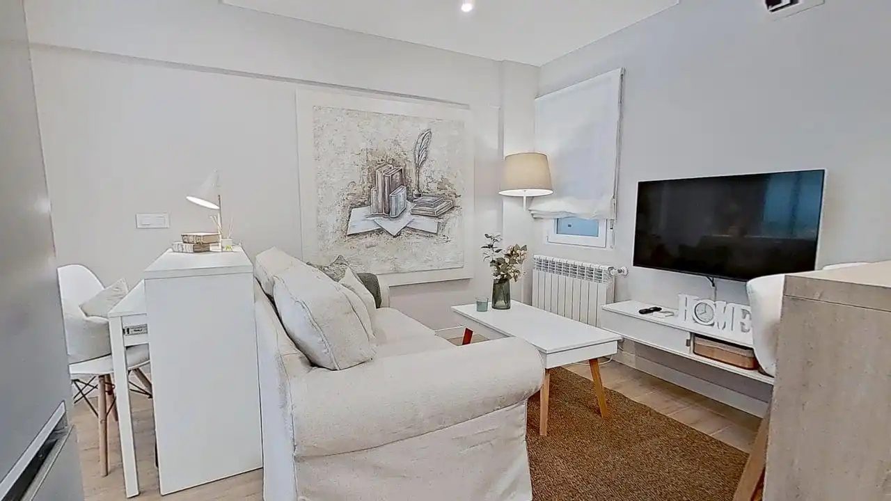 Flat with lift to rent in Calle de La Bañeza, imagen 2