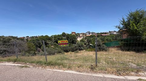 CORBALAN INMOBILIARIA Agencia origen de Calalberche VENDE, Parcela de 811 m2 situada en la zona alta de la Urbanización.